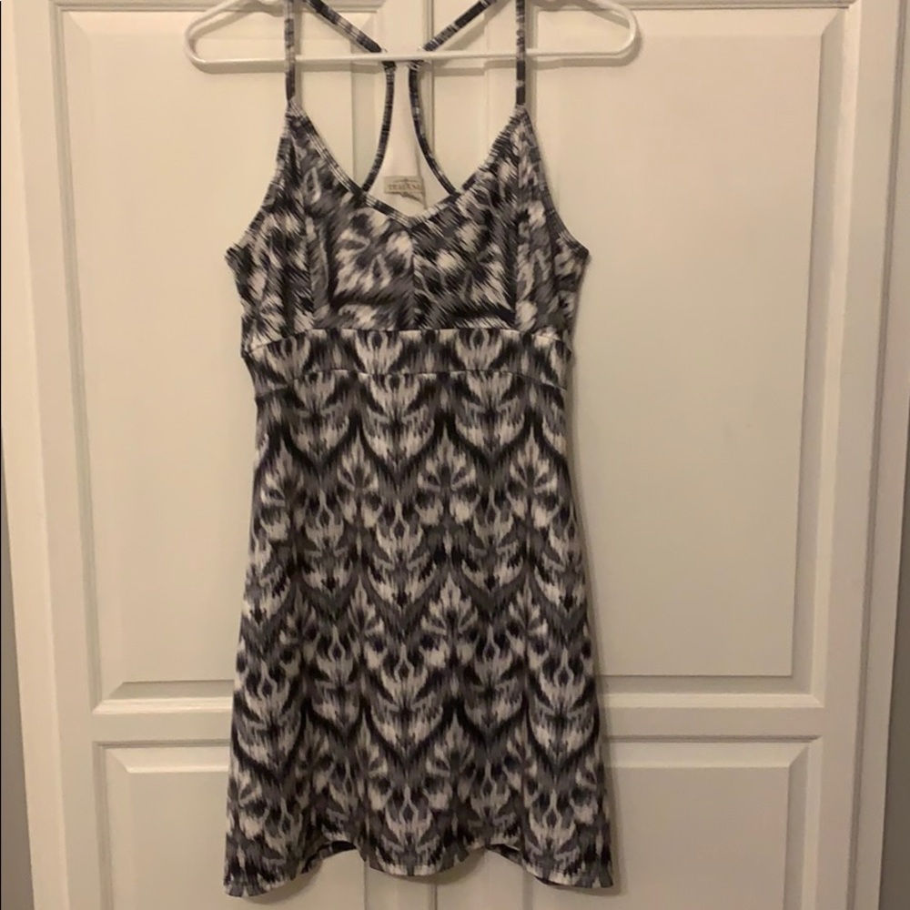 TEHAMA grey/white/black print summer dress sz med